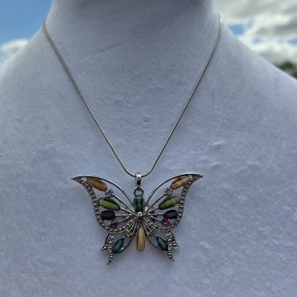 Elegant Multicolor Butterfly Pendant Necklace - Picture 2 of 9